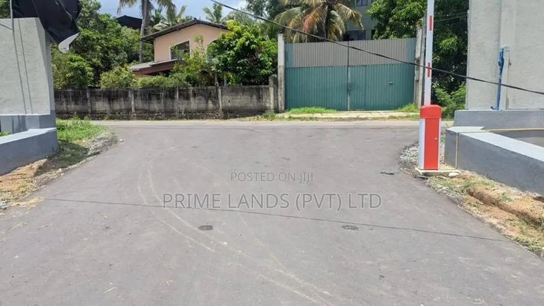 මල්කඩුවාවෙන් වටිනා බිම් කොටස්