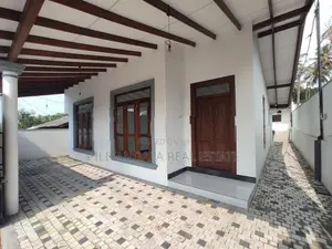 Madapatha Bus Road Facing Singale Story House for Sale Piliyandala