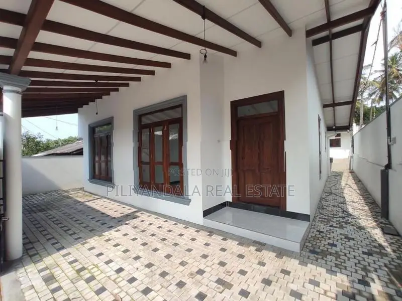 Madapatha Bus Road Facing Singale Story House for Sale Piliyandala