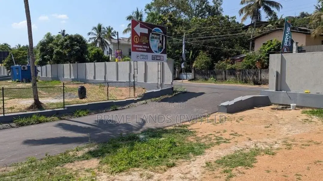 මල්කඩුවාවෙන් වටිනා බිම් කොටස්