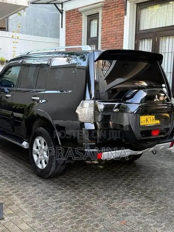Mitsubishi Montero 2013