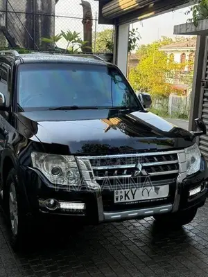Mitsubishi Montero 2013