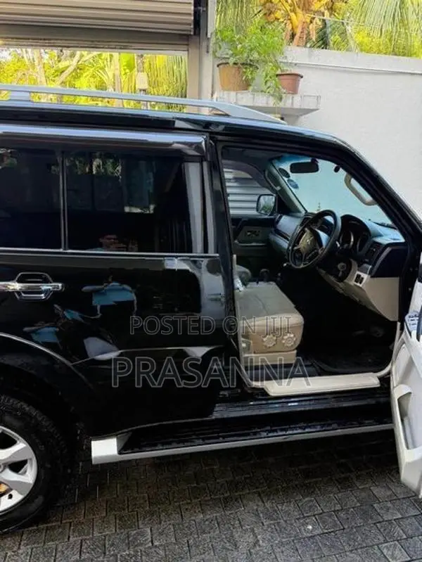 Mitsubishi Montero 2013