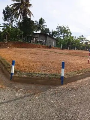 වටිනා ඉඩමක් කළුතර