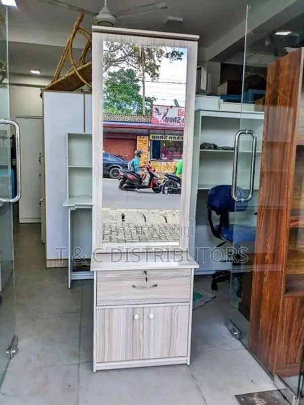 Sliding Mirror Table