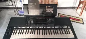Yamaha PSR 775