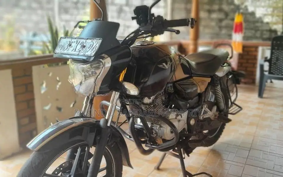 Bajaj V15 2016