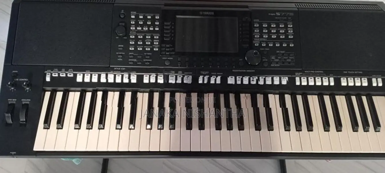 Yamaha PSR 775