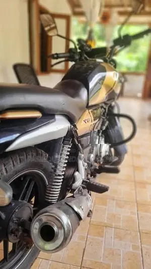 Bajaj V15 2016