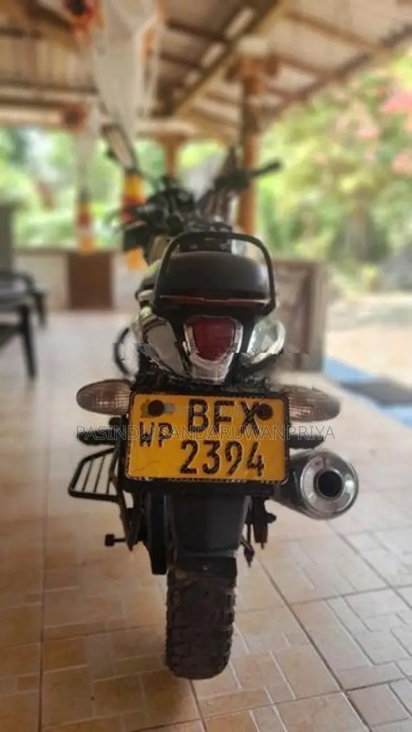 Bajaj V15 2016