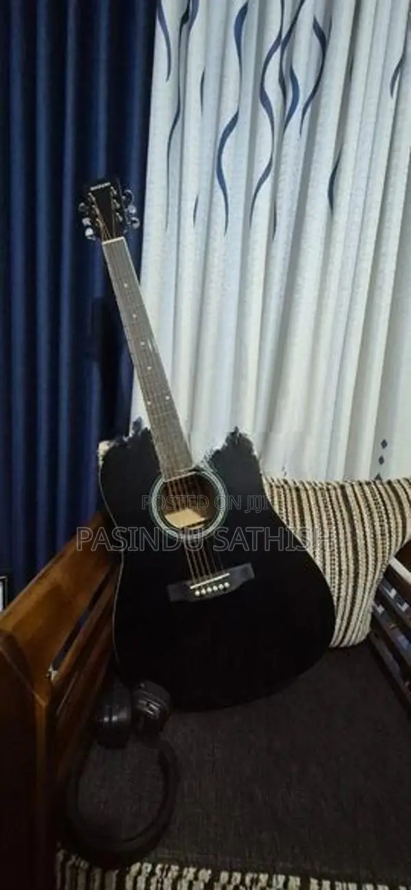 Suzuki Acoustic Guitar