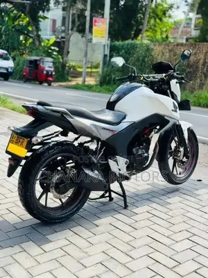 Honda CB Hornet 160R 2017