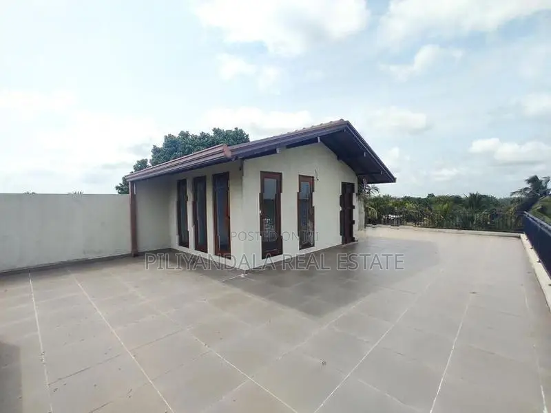 3 Story 5 Bed Room Modern House for Sale Piliyandala