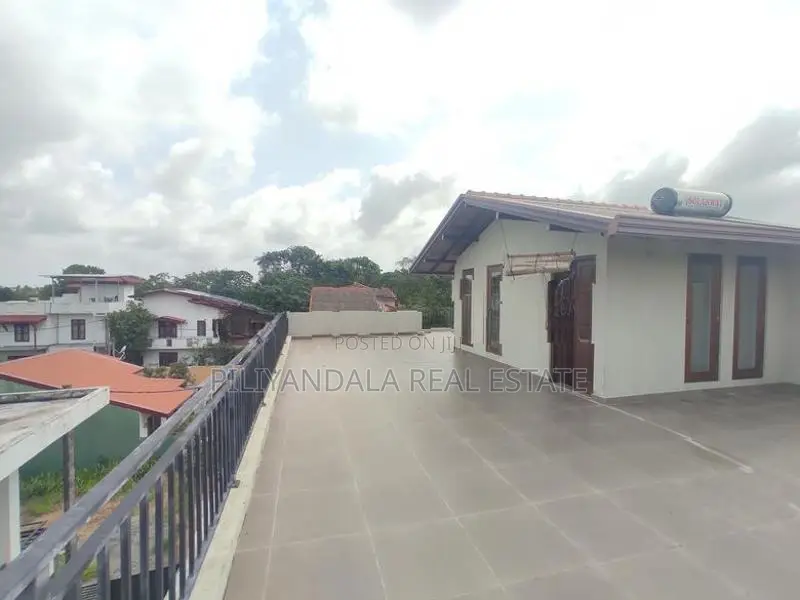 3 Story 5 Bed Room Modern House for Sale Piliyandala