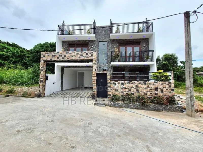 Architecture Designed Luxury Three Storey House Kahathuduwa