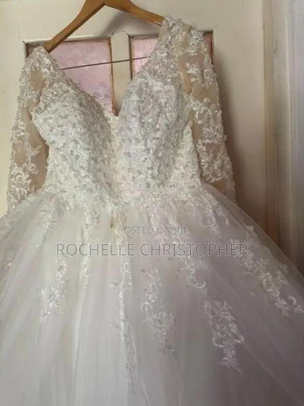PRE-LOVED ITALIAN DESIGNER BRIDAL GOWN