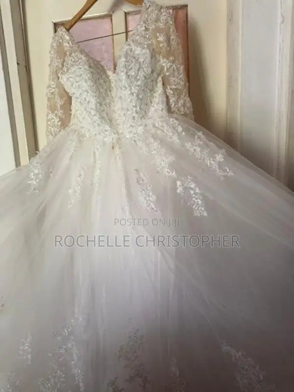 PRE-LOVED ITALIAN DESIGNER BRIDAL GOWN