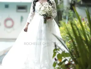 PRE-LOVED ITALIAN DESIGNER BRIDAL GOWN