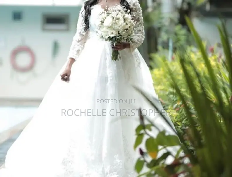 PRE-LOVED ITALIAN DESIGNER BRIDAL GOWN
