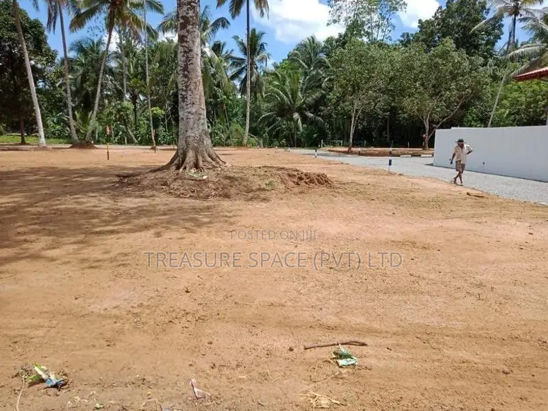 Land for Sale at Padukka Near 125 Bus Route