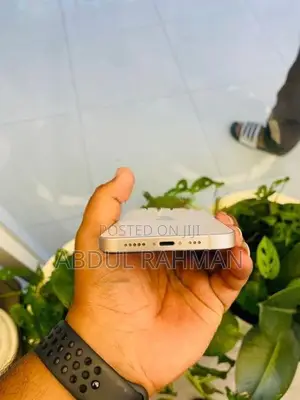 Apple iPhone 13 (Used)