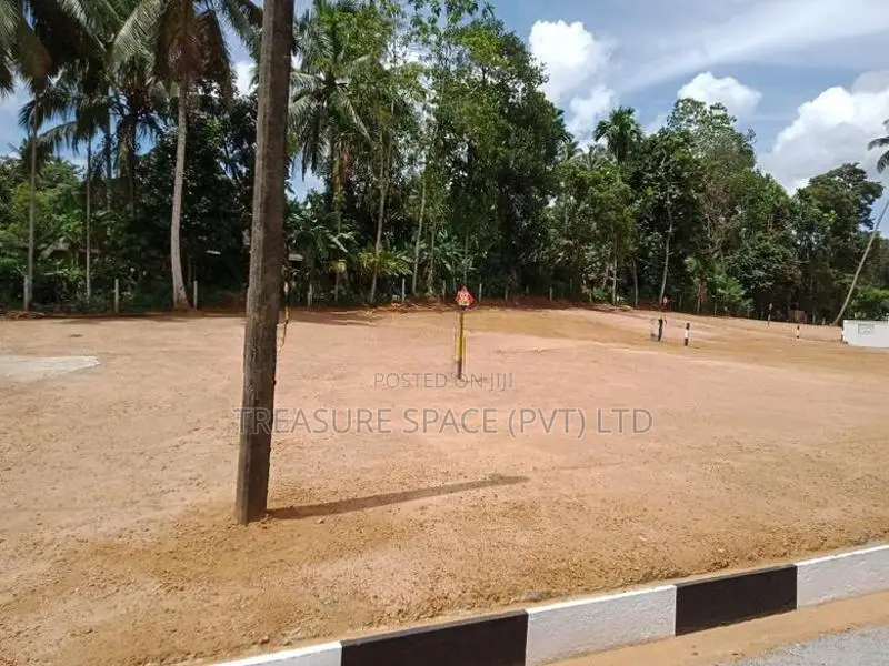 Land for Sale at Padukka Near 125 Bus Route