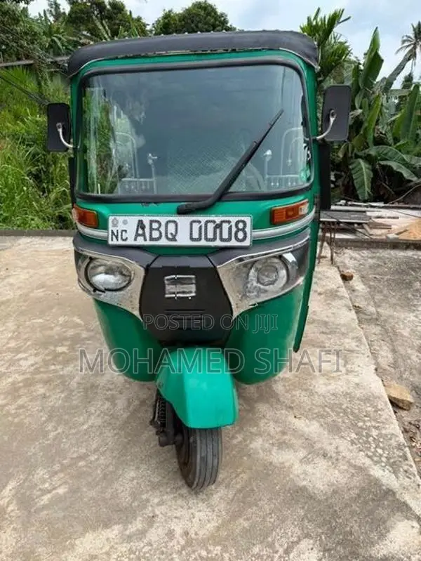 Bajaj RE 2016