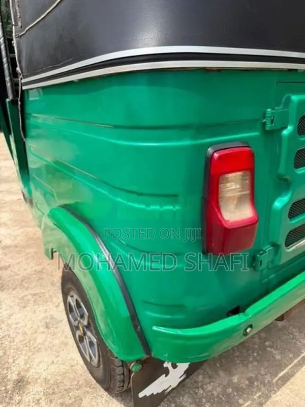 Bajaj RE 2016
