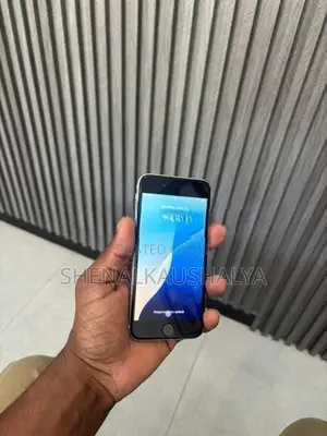 Apple iPhone SE 2 (Used)