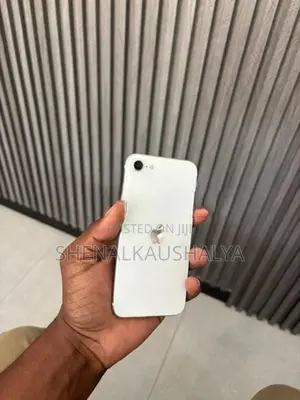Apple iPhone SE 2 (Used)