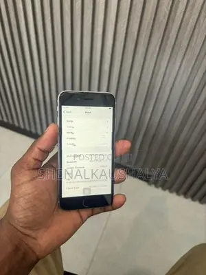 Apple iPhone SE 2 (Used)