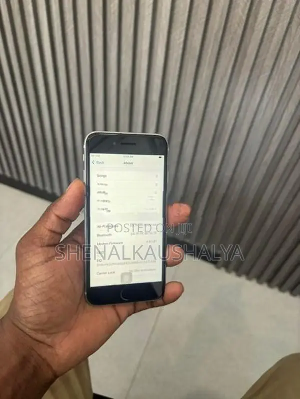 Apple iPhone SE 2 (Used)