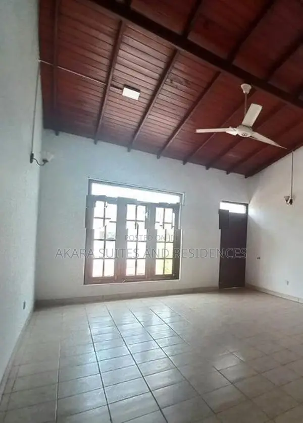 10.3 Perches - Unfurnished House for Rent HL49962 Colombo 05