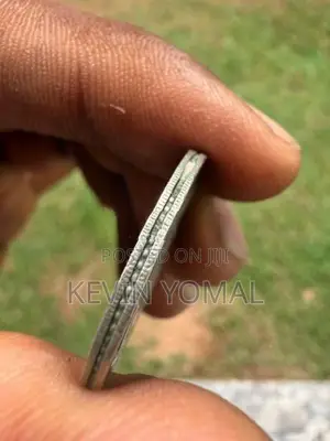 63-Year-Old 1963 Ceylon Sri Lanka One Rupee Coin KM#133 Lion VF/XF Rar
