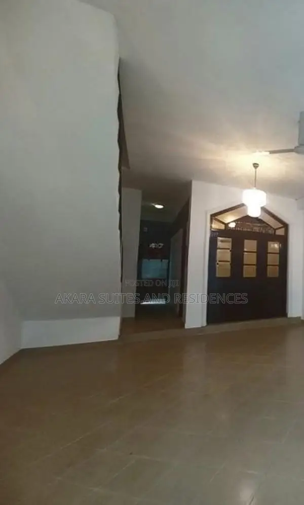 10.3 Perches - Unfurnished House for Rent HL49962 Colombo 05