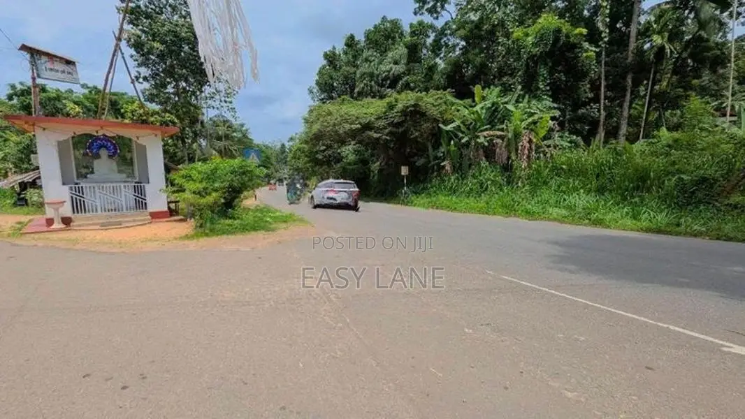 නිට්ටඹුව උෘරපොල අවටින් බිම් කොටස්