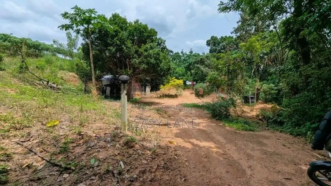 නිට්ටඹුව උෘරපොල අවටින් බිම් කොටස්