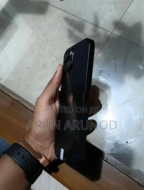 Apple iPhone 13 (Used)