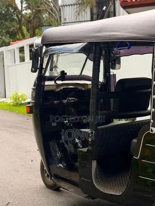 Bajaj RE 2013