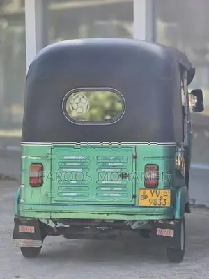Bajaj RE 205 2011