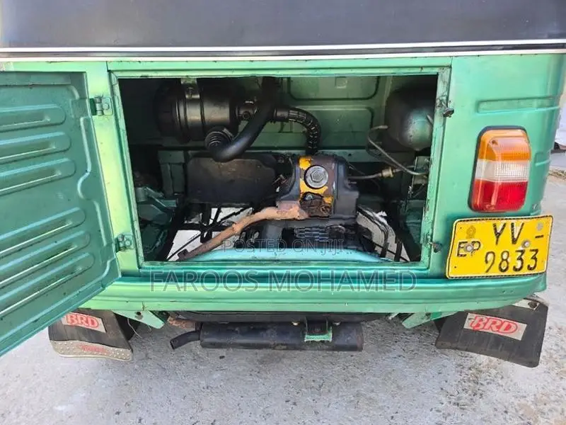Bajaj RE 205 2011