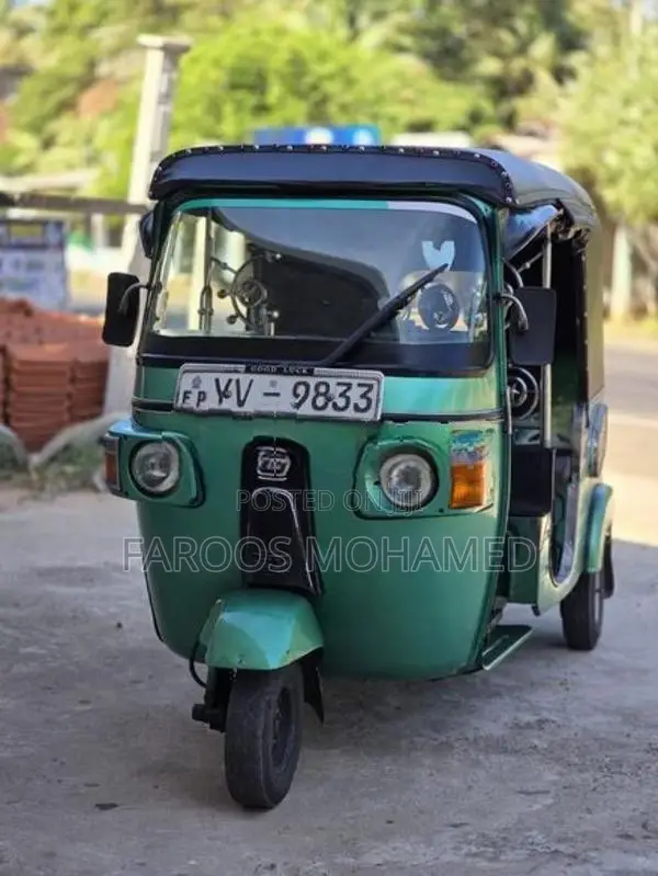 Bajaj RE 205 2011