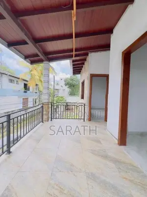 ඉදිවෙමින් පවතින අලුත්ම දෙමහල් නිවස විකිණීමට Talawatugoda