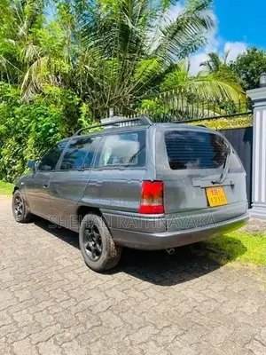Nissan AD Wagon Opel Astra 1992