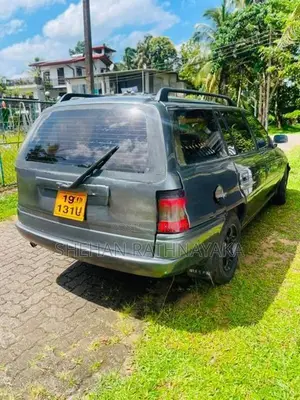 Nissan AD Wagon Opel Astra 1992