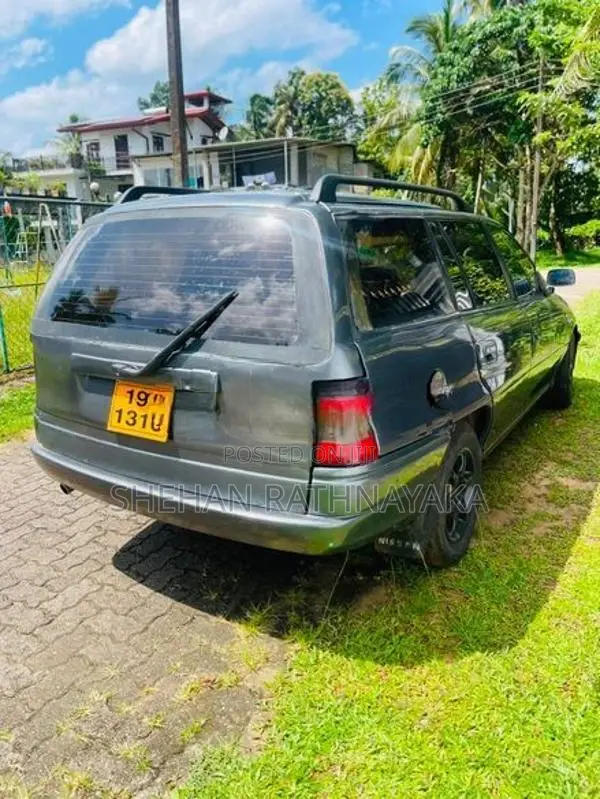 Nissan AD Wagon Opel Astra 1992