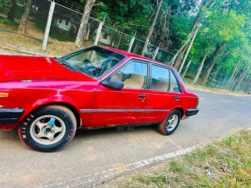 Nissan Sunny B11 1988