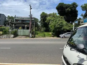 මාකුඹුර High Level පාරට මුහුණලා වටිනා ඉඩමක් විකිණීමට
