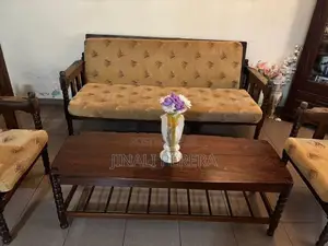 Nadun Settee set with Coffee table
