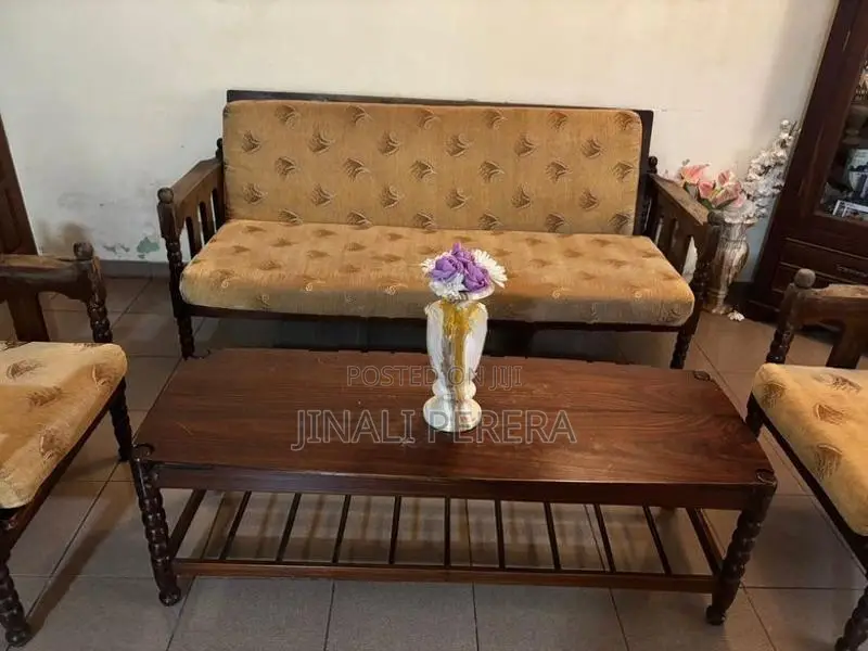 Nadun Settee set with Coffee table